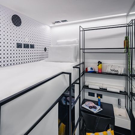Wom Beach Pod Hotel - A Member Of Brown Hotels Тел Авив Екстериор снимка