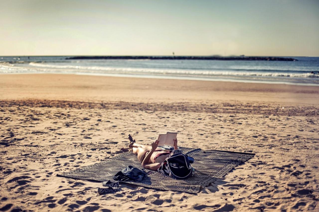 Wom Beach Pod Hotel - A Member Of Brown Hotels Тел Авив Екстериор снимка