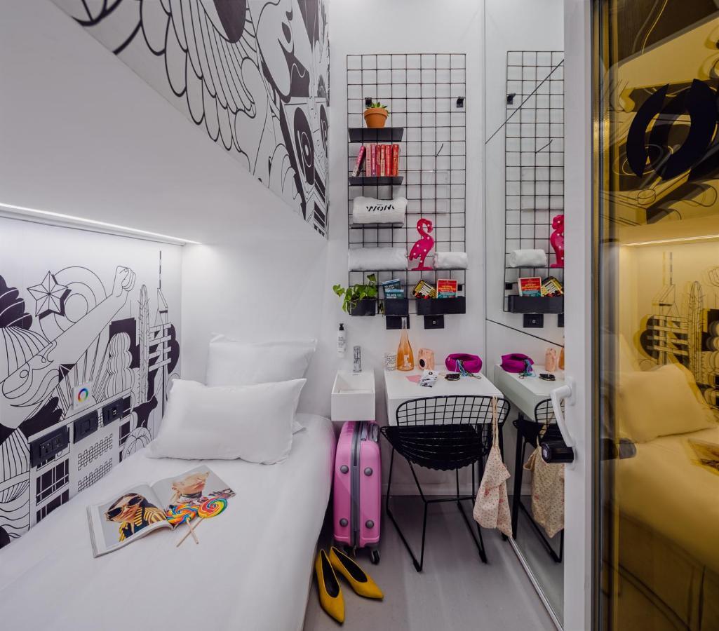 Wom Beach Pod Hotel - A Member Of Brown Hotels Тел Авив Екстериор снимка