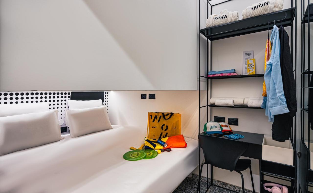 Wom Beach Pod Hotel - A Member Of Brown Hotels Тел Авив Екстериор снимка