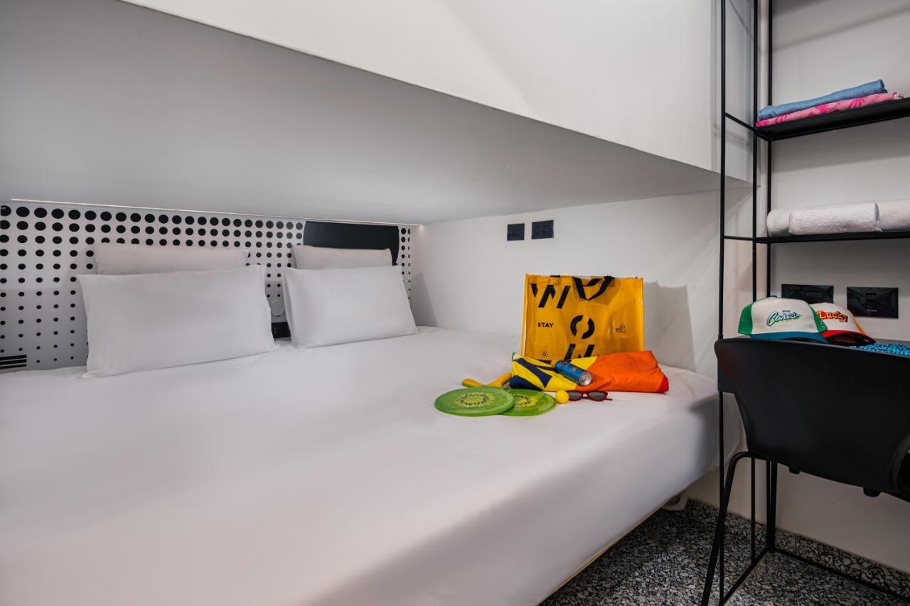 Wom Beach Pod Hotel - A Member Of Brown Hotels Тел Авив Екстериор снимка