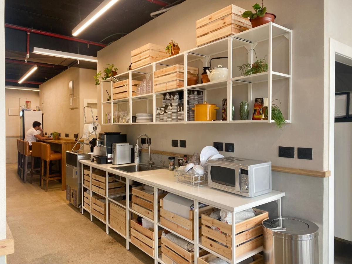 Wom Beach Pod Hotel - A Member Of Brown Hotels Тел Авив Екстериор снимка