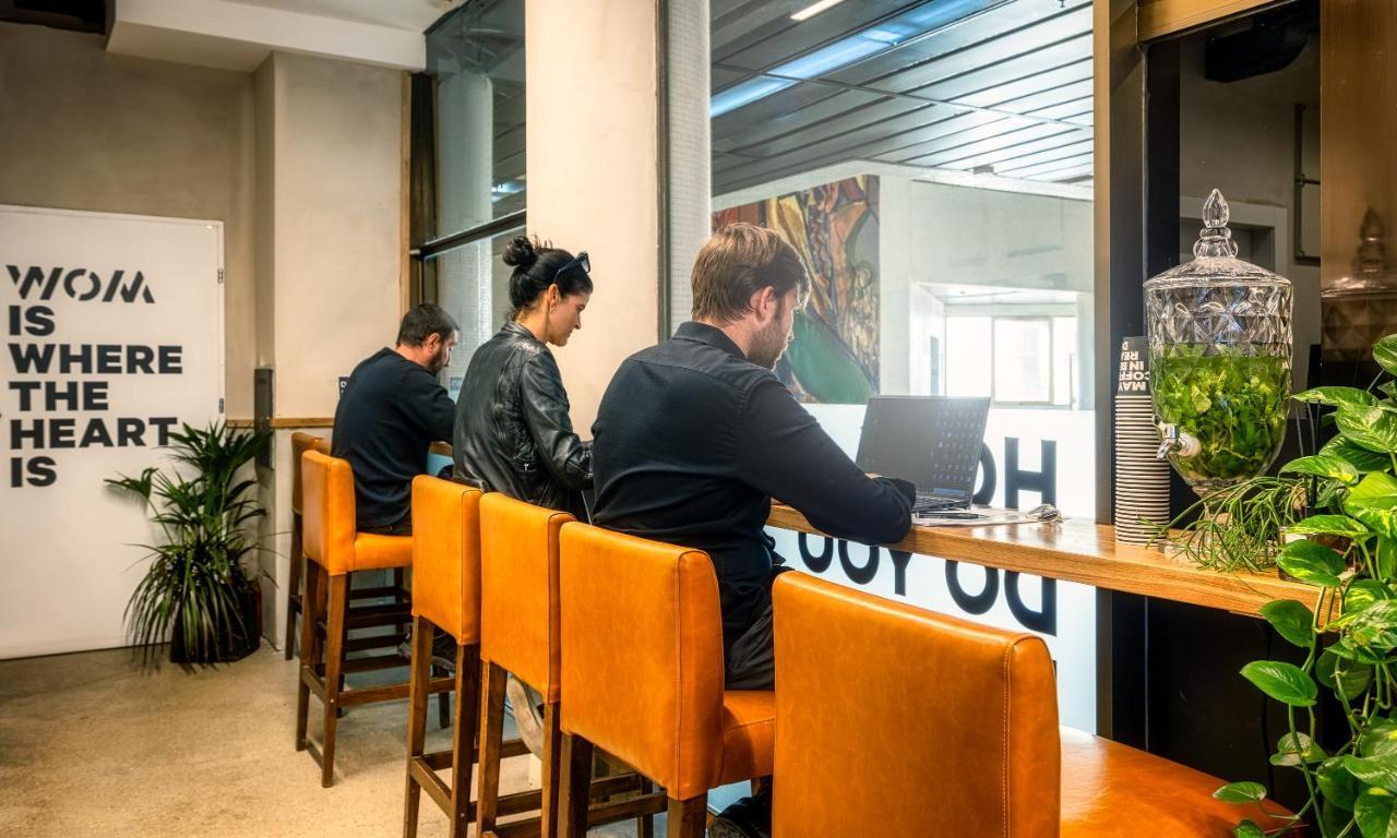Wom Beach Pod Hotel - A Member Of Brown Hotels Тел Авив Екстериор снимка